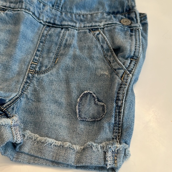 Gap 2T Denim Little Girls Shorts Overalls - Picture 2 of 5